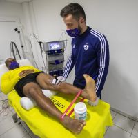 Aparat za tecar terapijo Sixtus Epsilon uporabljajo tudi v Nogometnem klubu Maribor. Na fotografiji Marcos Tavares.